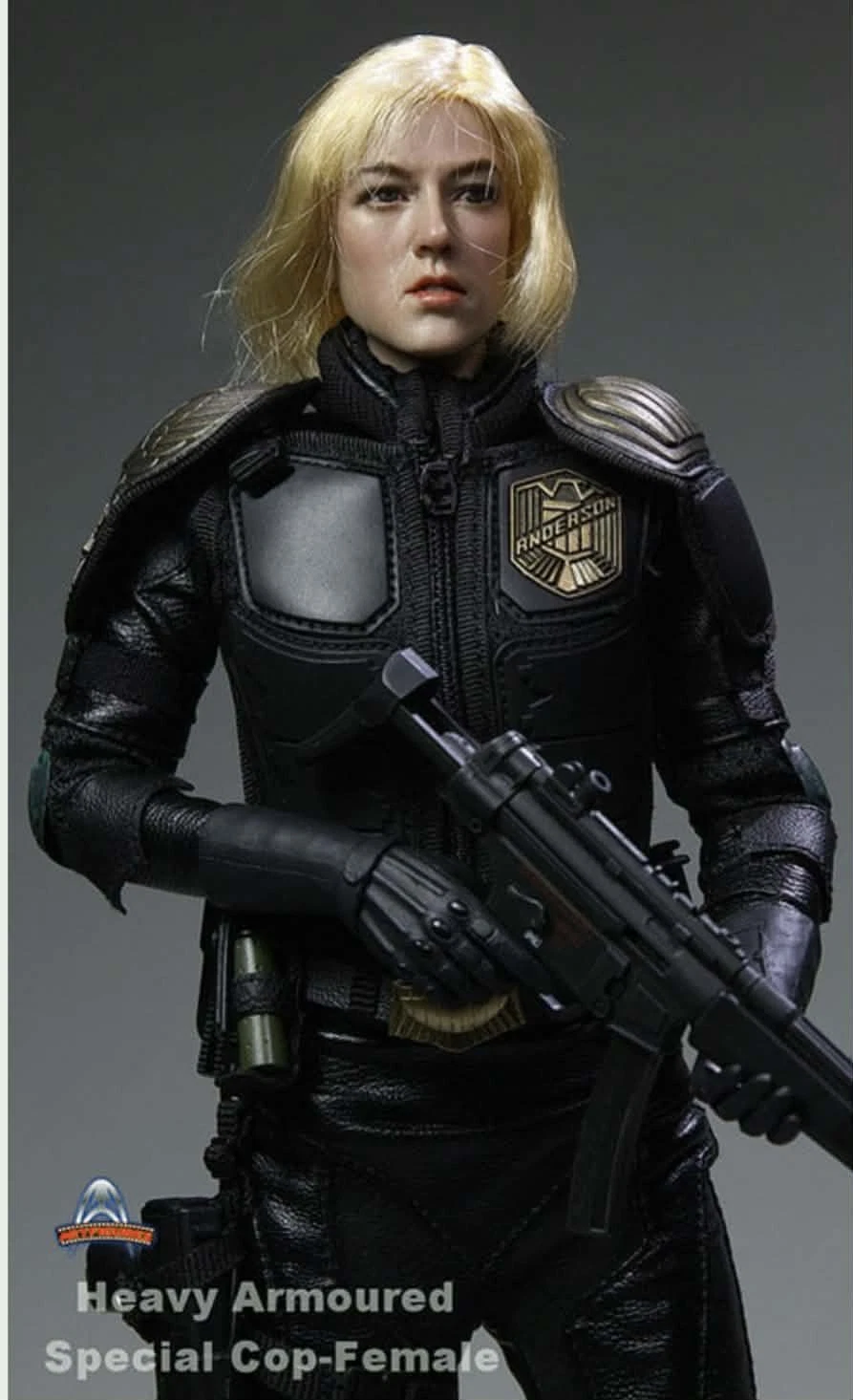 ART FIGURES JUDGE DREDD Armoured female Cop1/6 scale FREE SHIPPING worldwide - Image 4