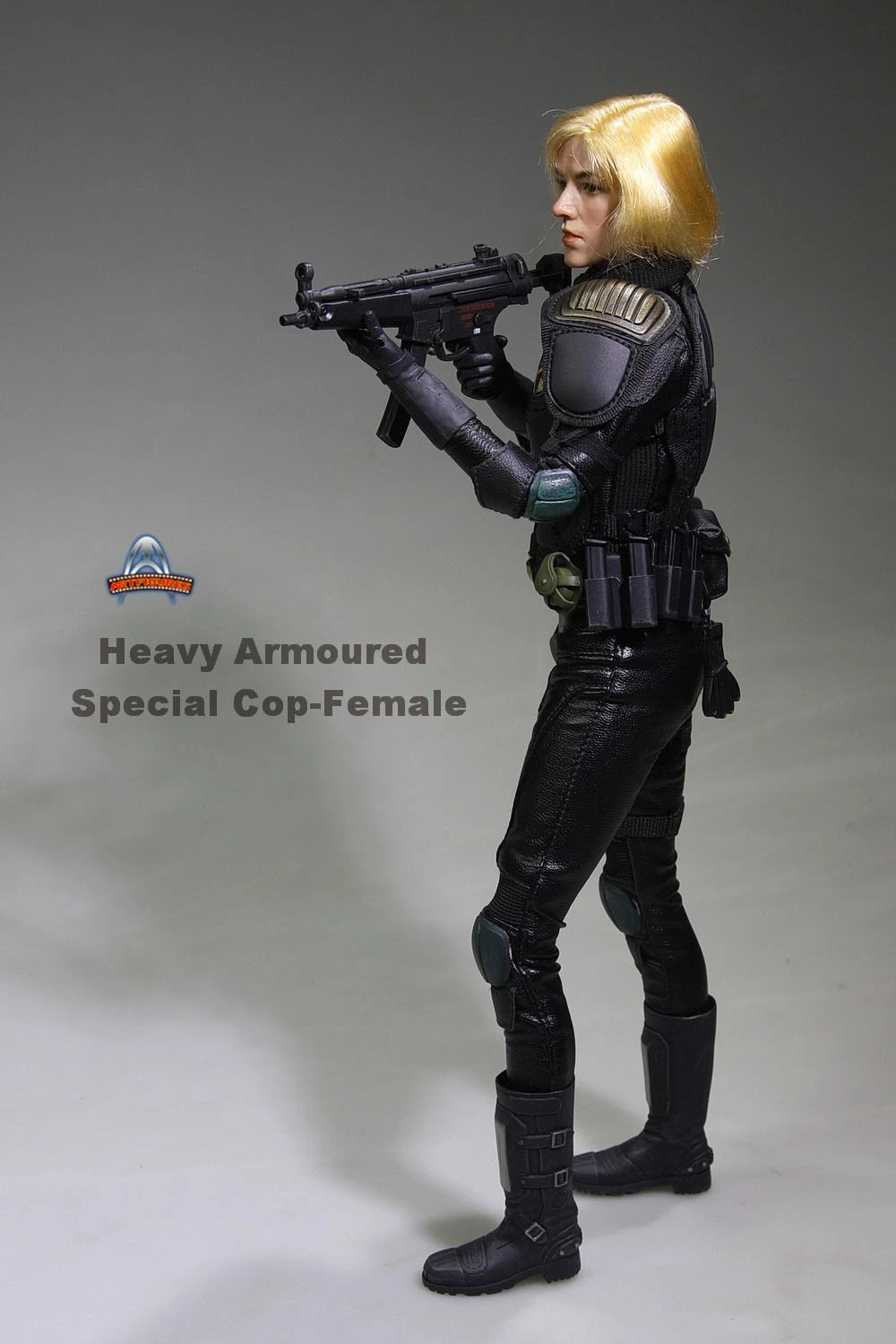 ART FIGURES JUDGE DREDD Armoured female Cop1/6 scale FREE SHIPPING worldwide - Image 6