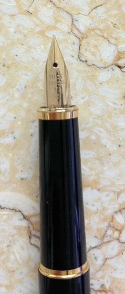 Vintage Pilot Fountain Pen Black Gold Trim 14K 585 Solid Gold Nib F Fine Japan
